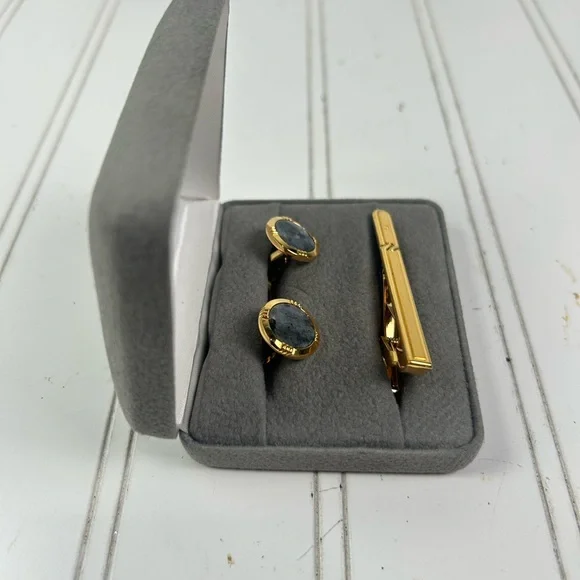 Nina Ricci Paris Gold and Blue Cufflinks with Tie Clip - Picture 5 of 5